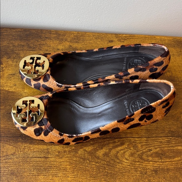 Tory Burch Animal Print wedges with Gold Emblem - Picture 5 of 9